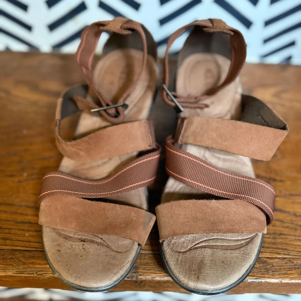Keen Women's Brown Wedge Sandals. Sz 5.5. Next to NEW!